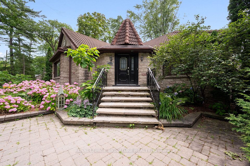 2234 Gordon Drive, Mississauga, ON L5B 1S9 3