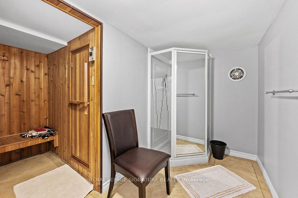 2234 Gordon Drive, Mississauga, ON L5B 1S9 24