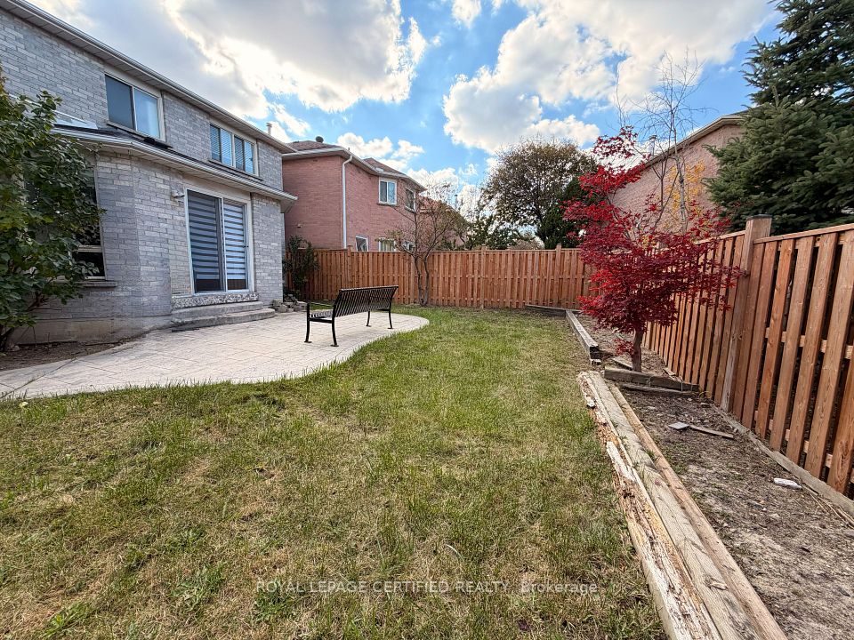 1561 Wintergrove Gardens, Mississauga, ON L5M 3Z9 11