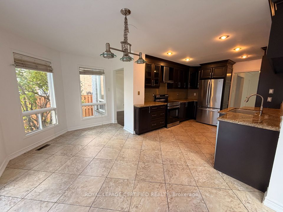 1561 Wintergrove Gardens, Mississauga, ON L5M 3Z9 18
