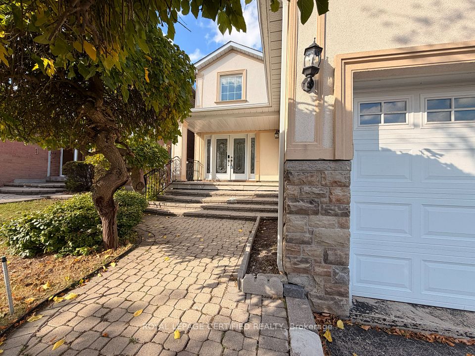 1561 Wintergrove Gardens, Mississauga, ON L5M 3Z9 3