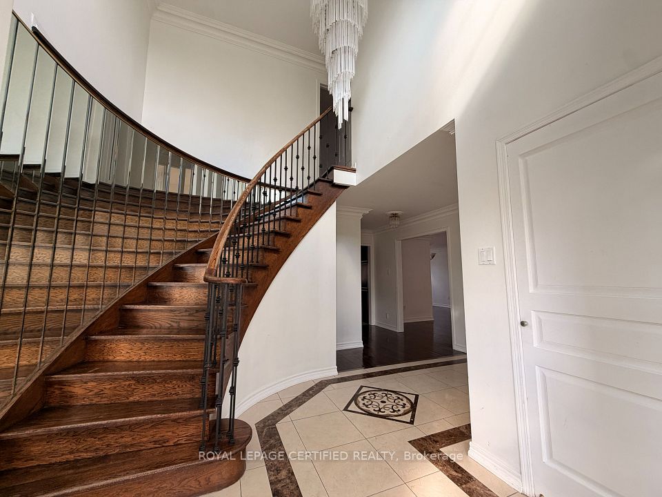 1561 Wintergrove Gardens, Mississauga, ON L5M 3Z9 4