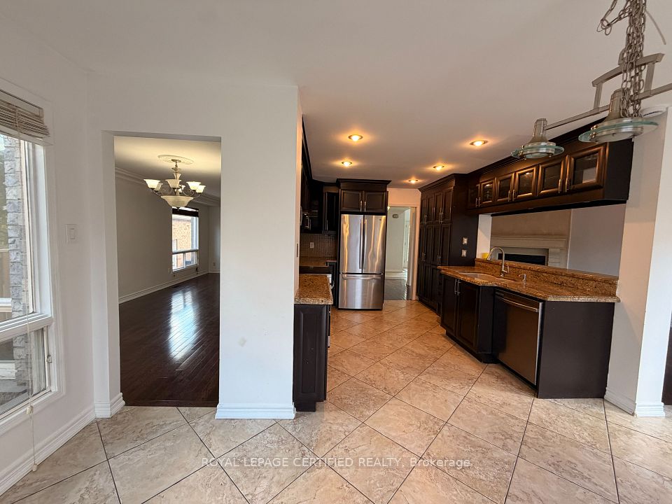 1561 Wintergrove Gardens, Mississauga, ON L5M 3Z9 17