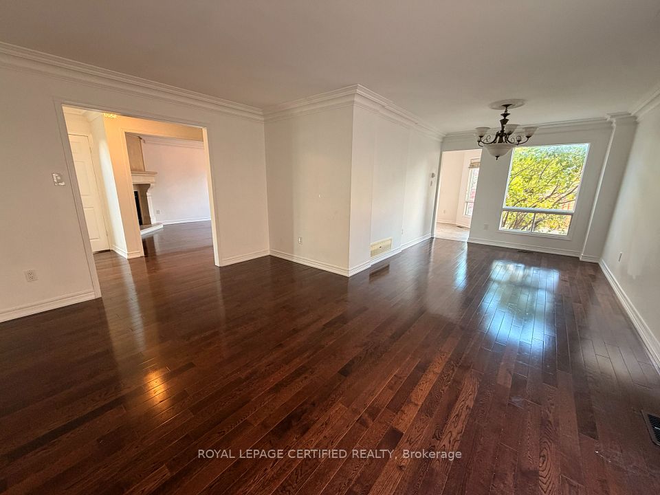 1561 Wintergrove Gardens, Mississauga, ON L5M 3Z9 16