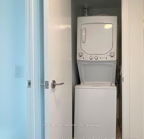86 Dundas Street E 1605, Mississauga, ON L5A 1W4 8