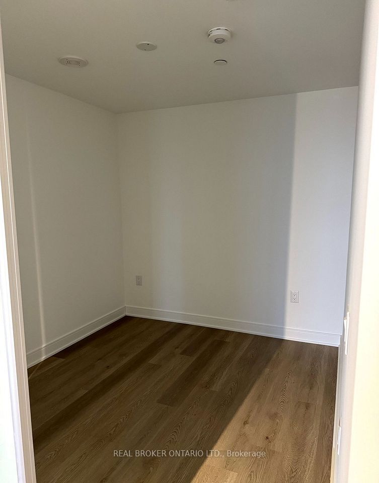 86 Dundas Street E 1605, Mississauga, ON L5A 1W4 5