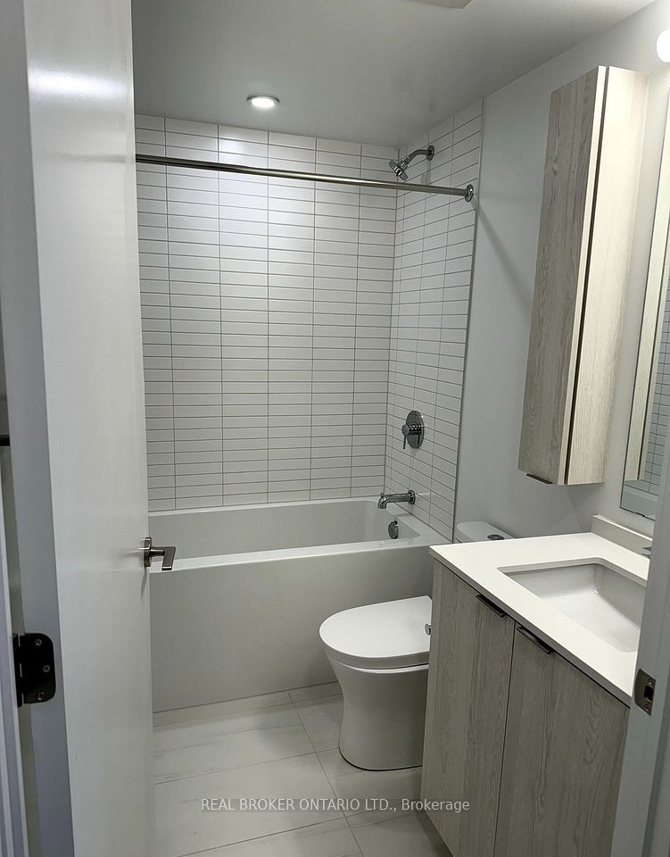 86 Dundas Street E 1605, Mississauga, ON L5A 1W4 6