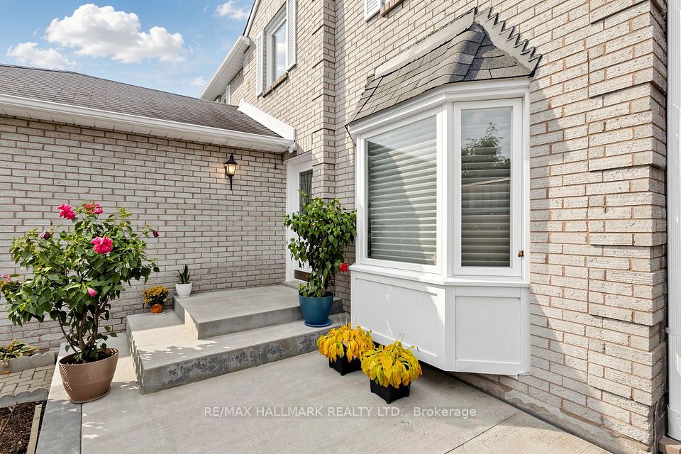 4478 Mayflower Drive, Mississauga, ON L5R 1S6 3