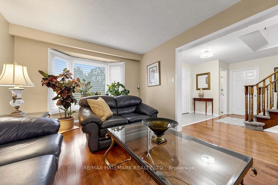 4478 Mayflower Drive, Mississauga, ON L5R 1S6 5
