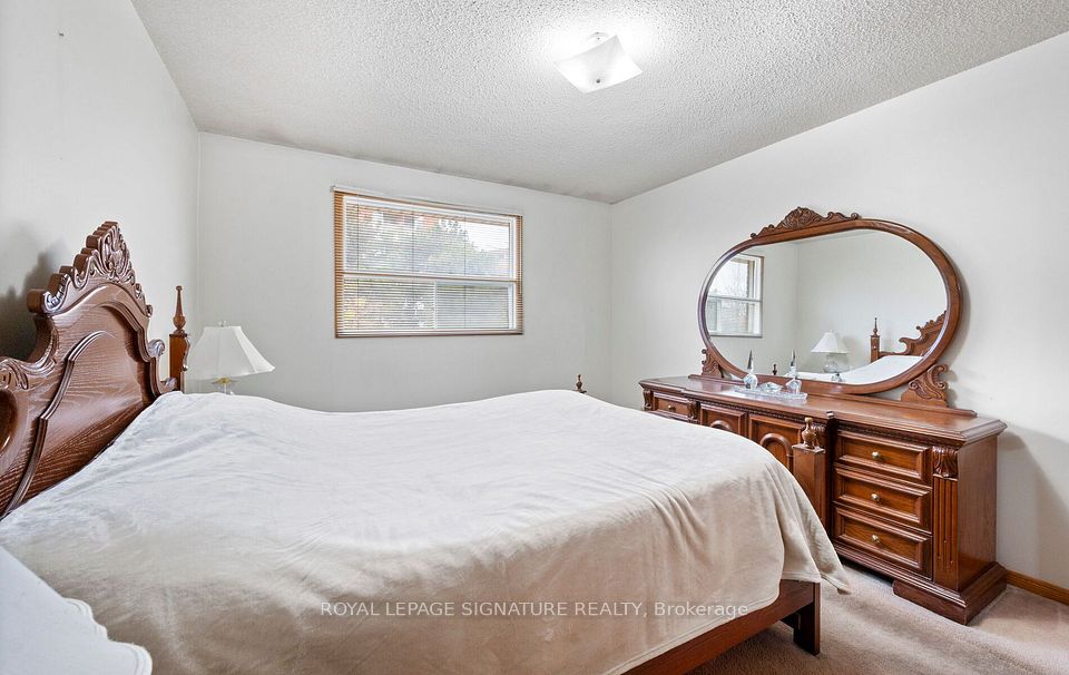 129 Cavell Avenue, Toronto, ON M8V 1P5 25