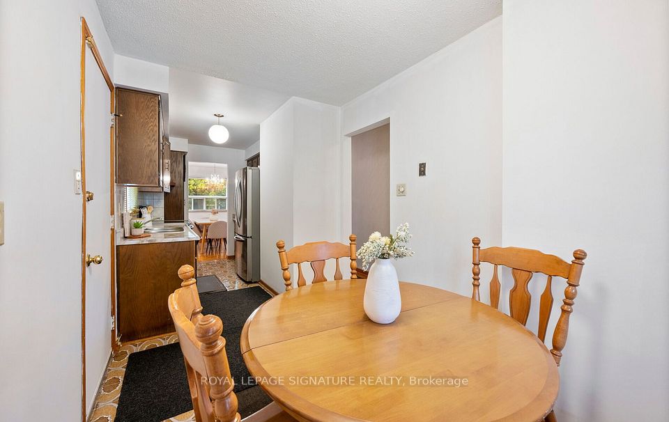 129 Cavell Avenue, Toronto, ON M8V 1P5 20