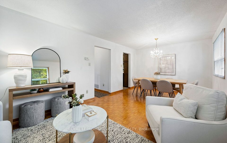 129 Cavell Avenue, Toronto, ON M8V 1P5 7