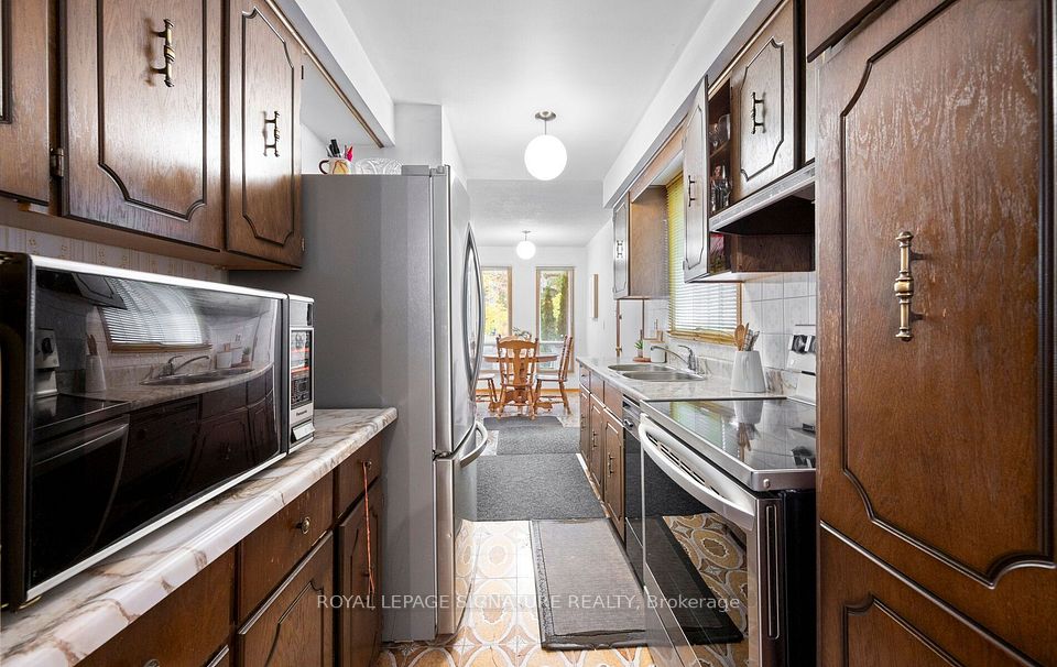 129 Cavell Avenue, Toronto, ON M8V 1P5 13