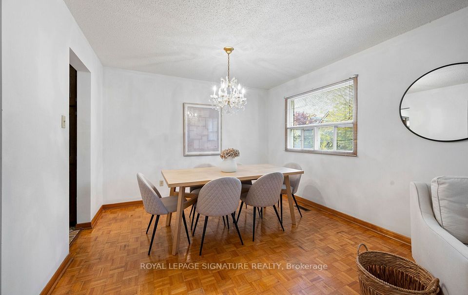 129 Cavell Avenue, Toronto, ON M8V 1P5 8