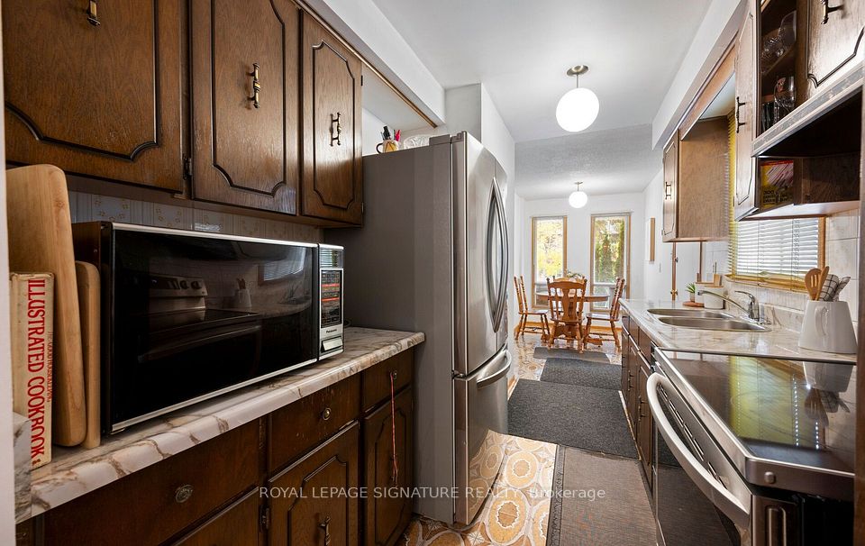 129 Cavell Avenue, Toronto, ON M8V 1P5 14