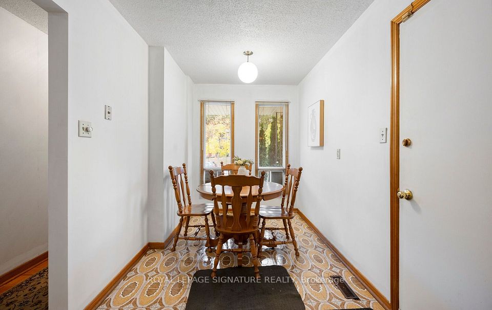 129 Cavell Avenue, Toronto, ON M8V 1P5 16