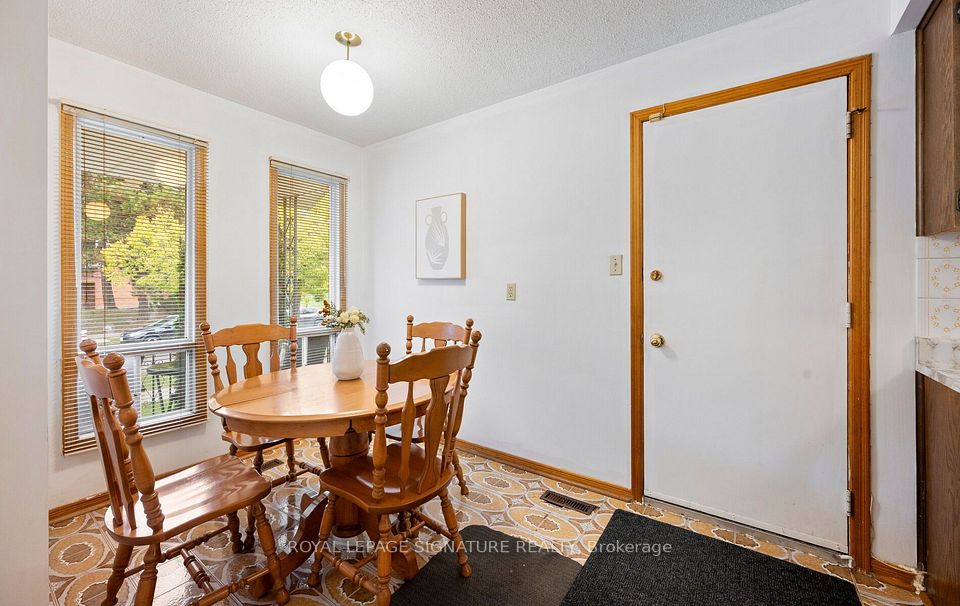 129 Cavell Avenue, Toronto, ON M8V 1P5 19