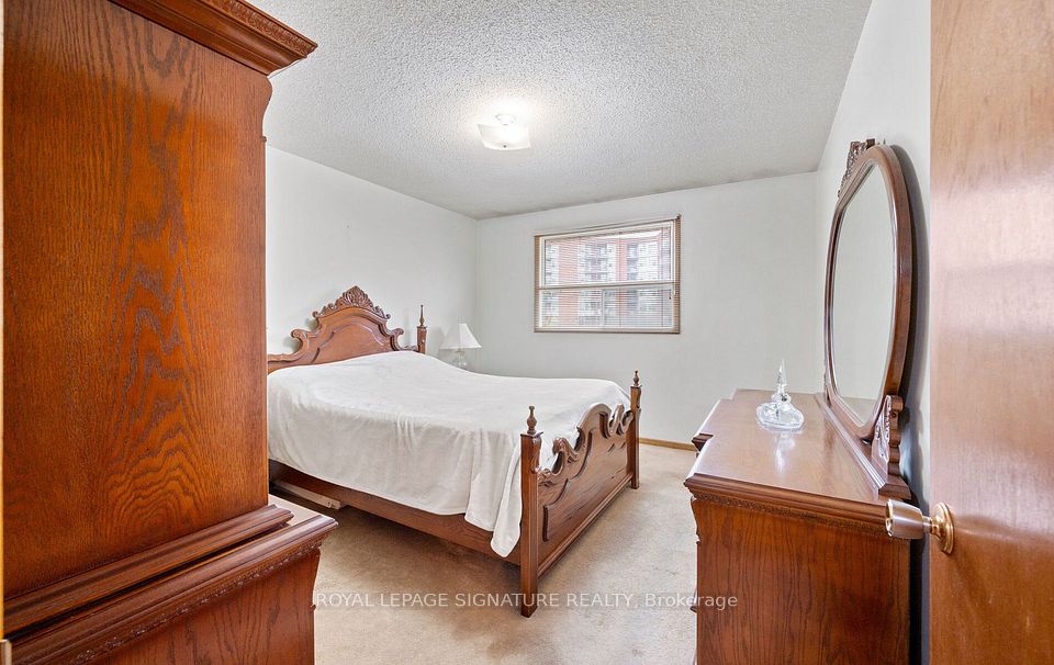 129 Cavell Avenue, Toronto, ON M8V 1P5 23