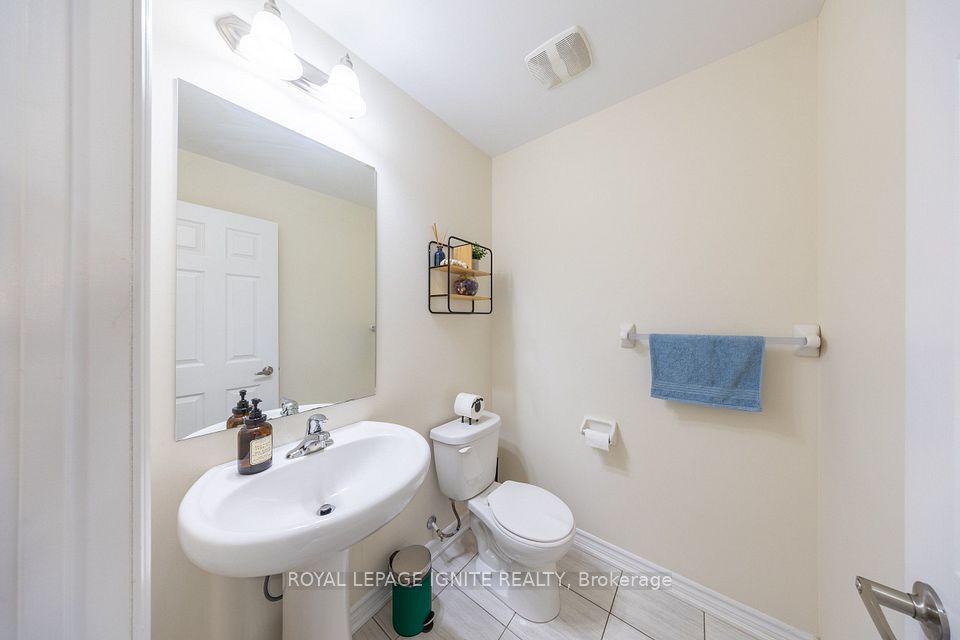 21 Sail Road, Brampton, ON L7A 4W7 6