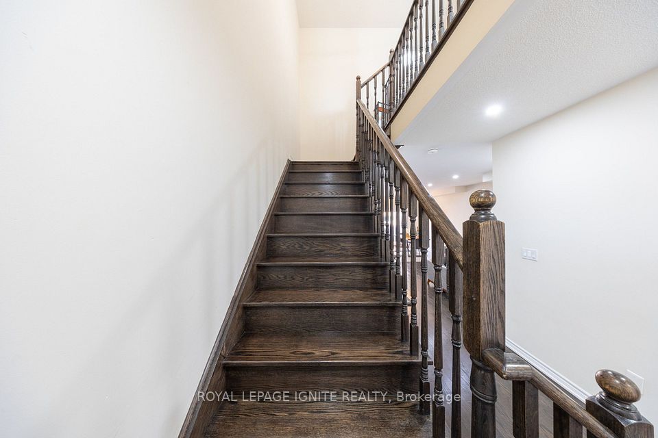 21 Sail Road, Brampton, ON L7A 4W7 19