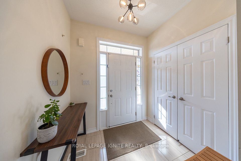 21 Sail Road, Brampton, ON L7A 4W7 3