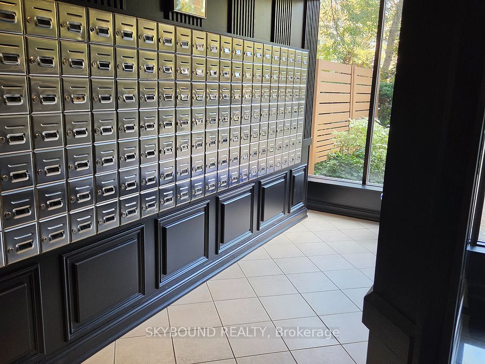 22 Southport Street W 923, Toronto, ON M6S 4Y9 5