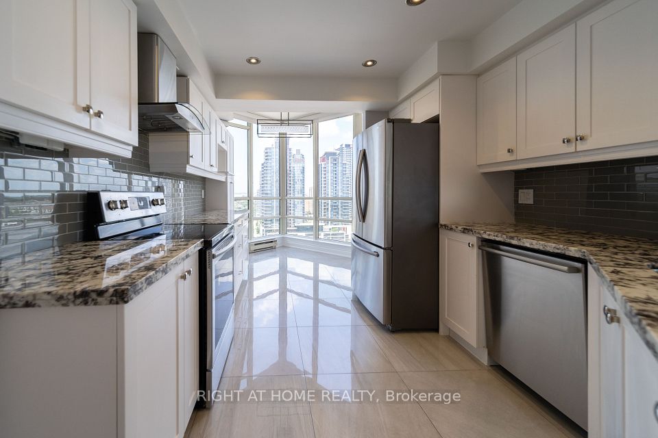 45 Kingsbridge Garden Circle 1910, Mississauga, ON L5R 3K4 21