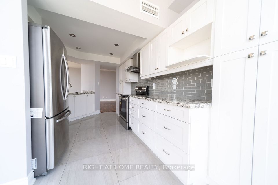 45 Kingsbridge Garden Circle 1910, Mississauga, ON L5R 3K4 9