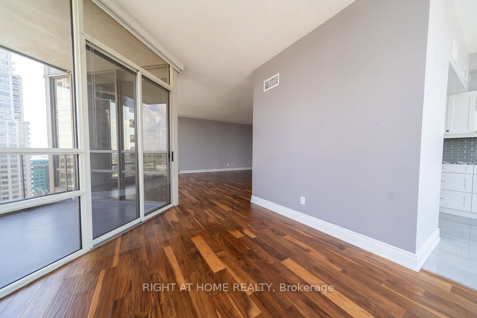 45 Kingsbridge Garden Circle 1910, Mississauga, ON L5R 3K4 7