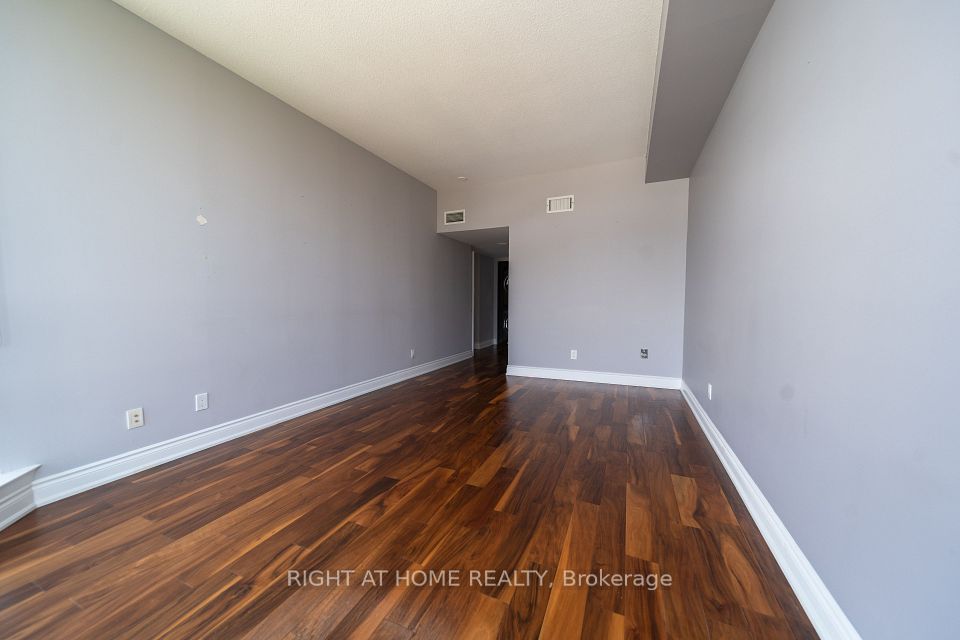 45 Kingsbridge Garden Circle 1910, Mississauga, ON L5R 3K4 17