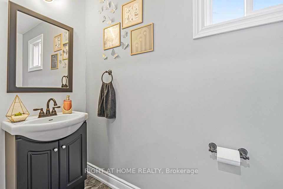 36 Burton Road S, Brampton, ON L6X 1M7 9