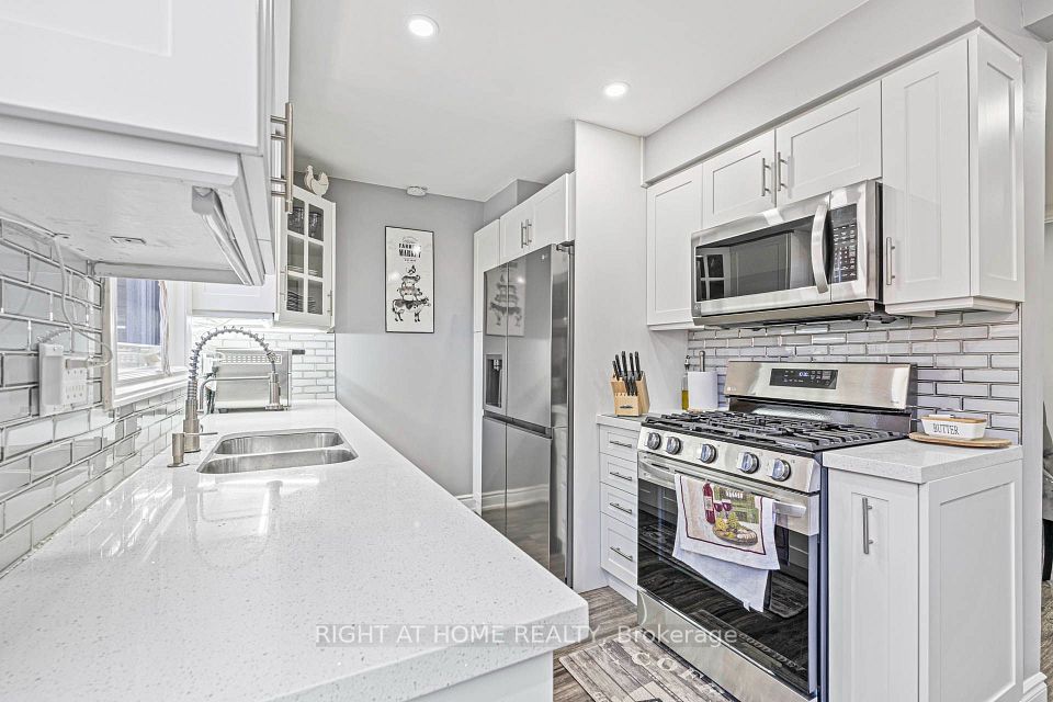 36 Burton Road S, Brampton, ON L6X 1M7 12