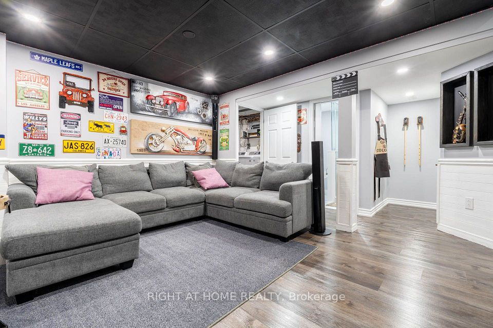 36 Burton Road S, Brampton, ON L6X 1M7 24