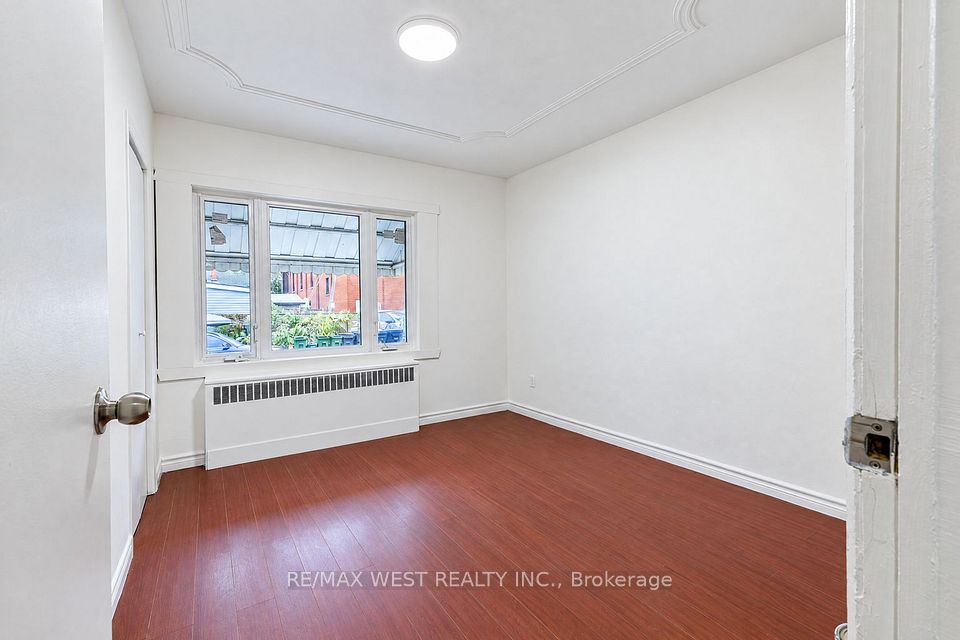 203 Islington Avenue, Toronto, ON M8V 3B8 23
