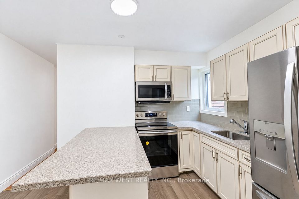 203 Islington Avenue, Toronto, ON M8V 3B8 5