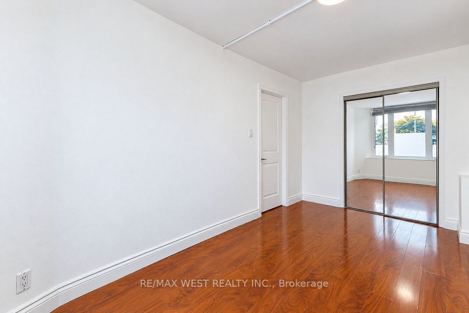 203 Islington Avenue, Toronto, ON M8V 3B8 17