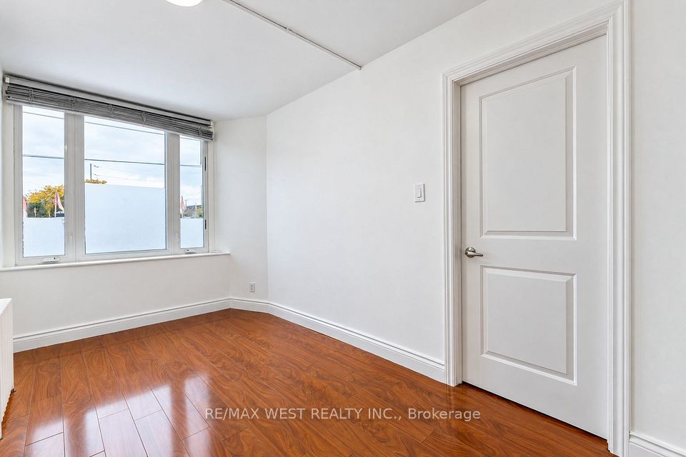 203 Islington Avenue, Toronto, ON M8V 3B8 15