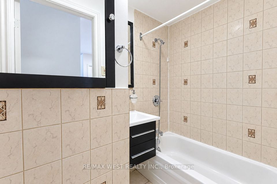 203 Islington Avenue, Toronto, ON M8V 3B8 21