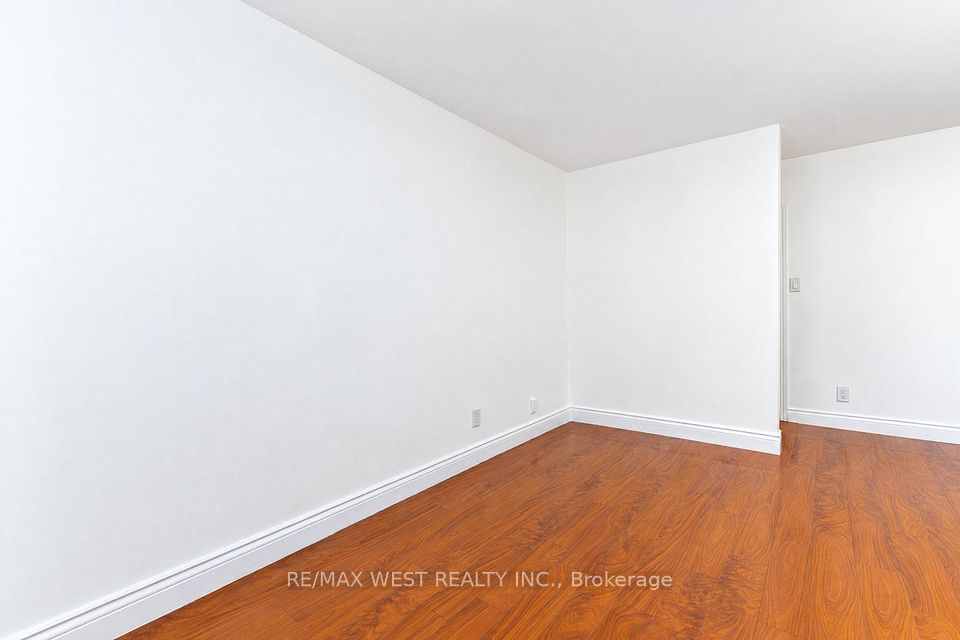 203 Islington Avenue, Toronto, ON M8V 3B8 9