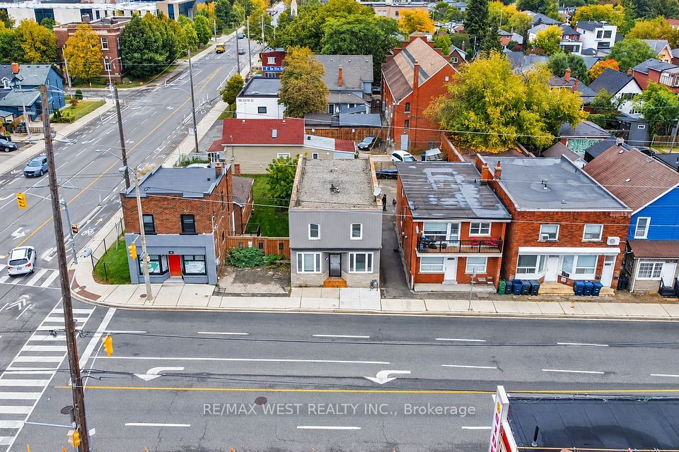 203 Islington Avenue, Toronto, ON M8V 3B8 2