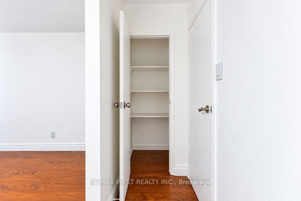 203 Islington Avenue, Toronto, ON M8V 3B8 11