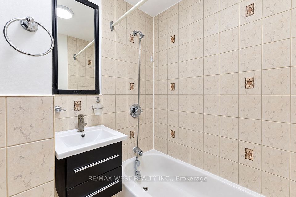 203 Islington Avenue, Toronto, ON M8V 3B8 22