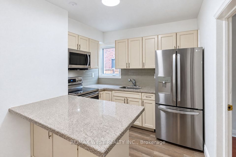 203 Islington Avenue, Toronto, ON M8V 3B8 4