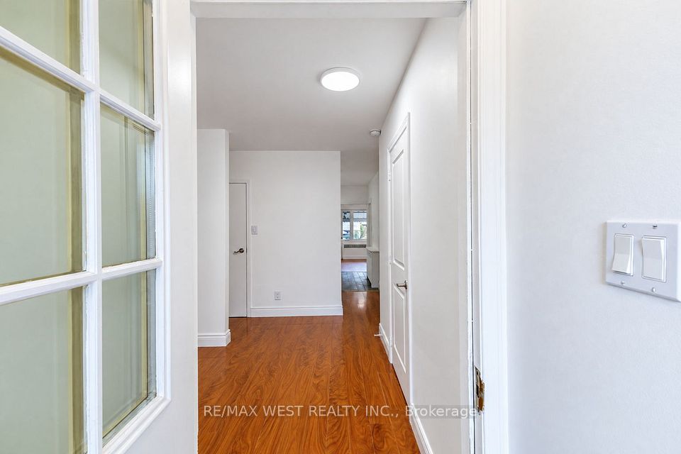 203 Islington Avenue, Toronto, ON M8V 3B8 12