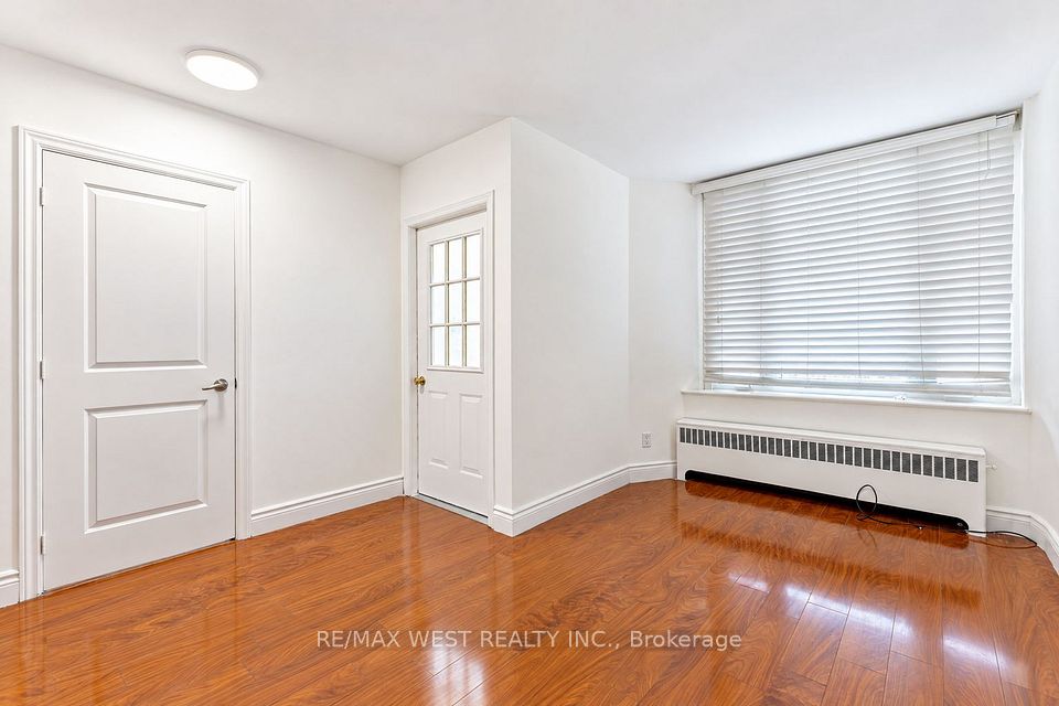 203 Islington Avenue, Toronto, ON M8V 3B8 8