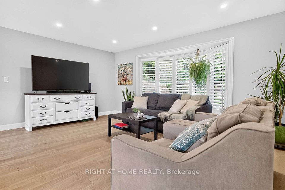516 Kenmarr Crescent, Burlington, ON L7L 4R7 8