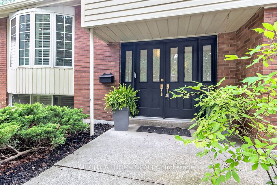 516 Kenmarr Crescent, Burlington, ON L7L 4R7 4