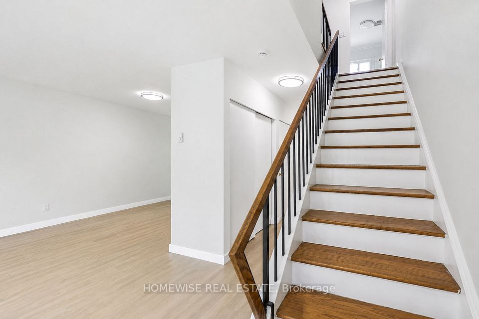 1350 Winding Trail 72, Mississauga, ON L4Y 2T8 18