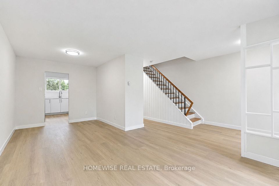 1350 Winding Trail 72, Mississauga, ON L4Y 2T8 10