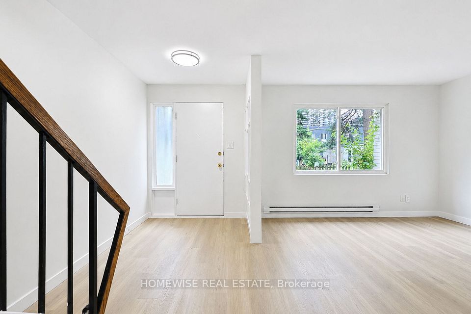 1350 Winding Trail 72, Mississauga, ON L4Y 2T8 4
